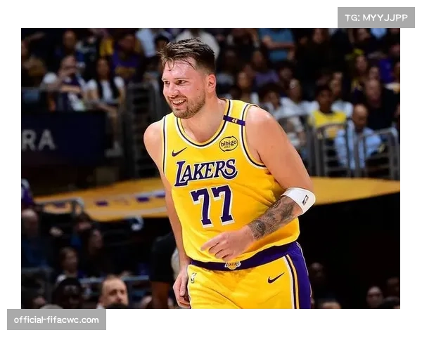 东契奇里夫斯合砍70分 湖人后场双枪展现进攻火力 东契奇里夫斯合砍70分 湖人后场双枪展现进攻火力